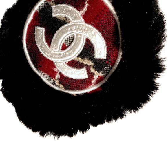 Chanel Couture Black Orylag Fur Red Gray & White Tweed Earmuffs - Picture 14 of 14
